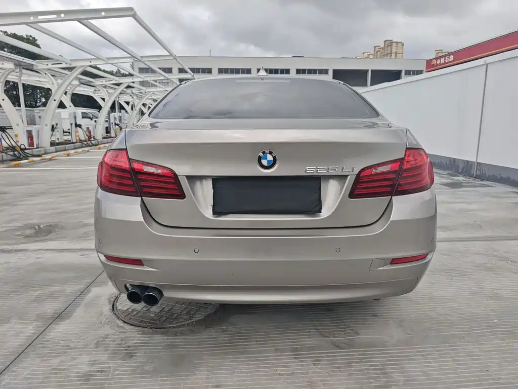 BMW 5 Series 2016 — фото 12