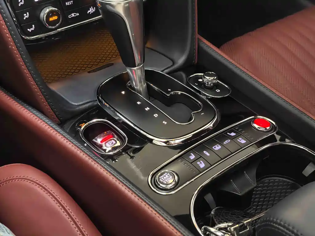 Bentley Flying Spur 2017 — фото 12