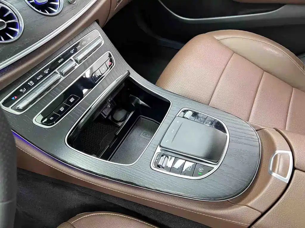 Mercedes-Benz E-Class 2023 — фото 24