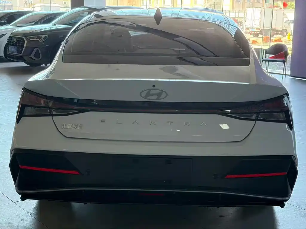 Hyundai Elantra 2023