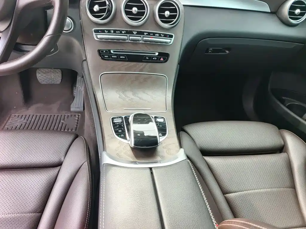Mercedes-Benz GLC 2018 — фото 15