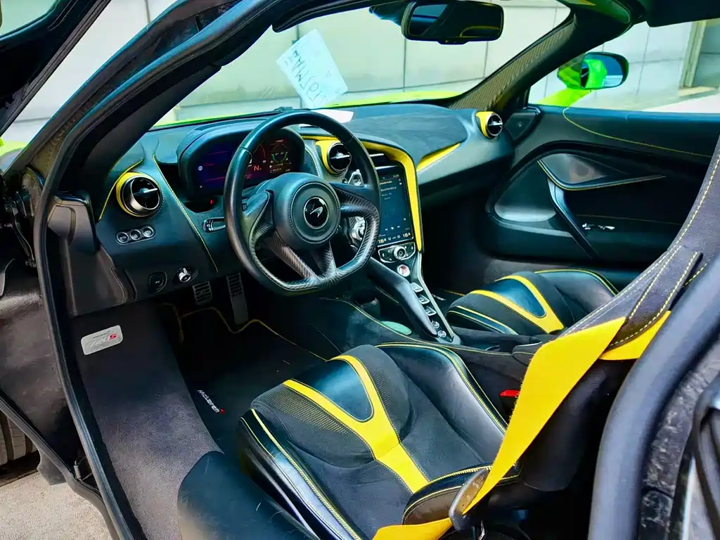 McLaren 720S 2020 — фото 11