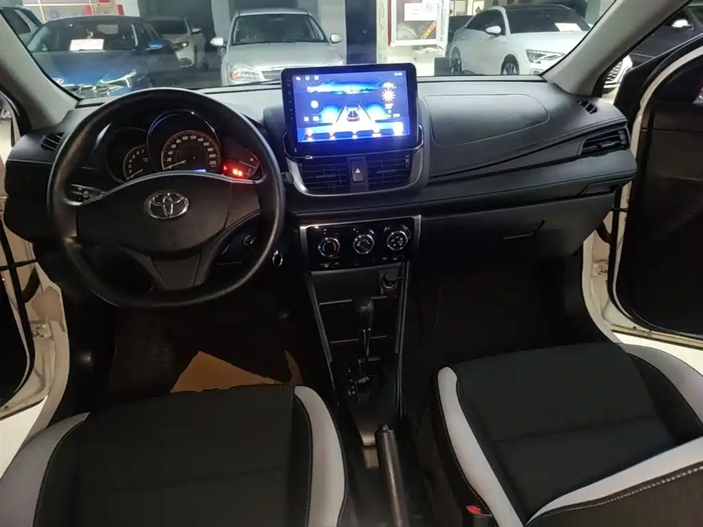 Toyota Yaris L 2020 — фото 10