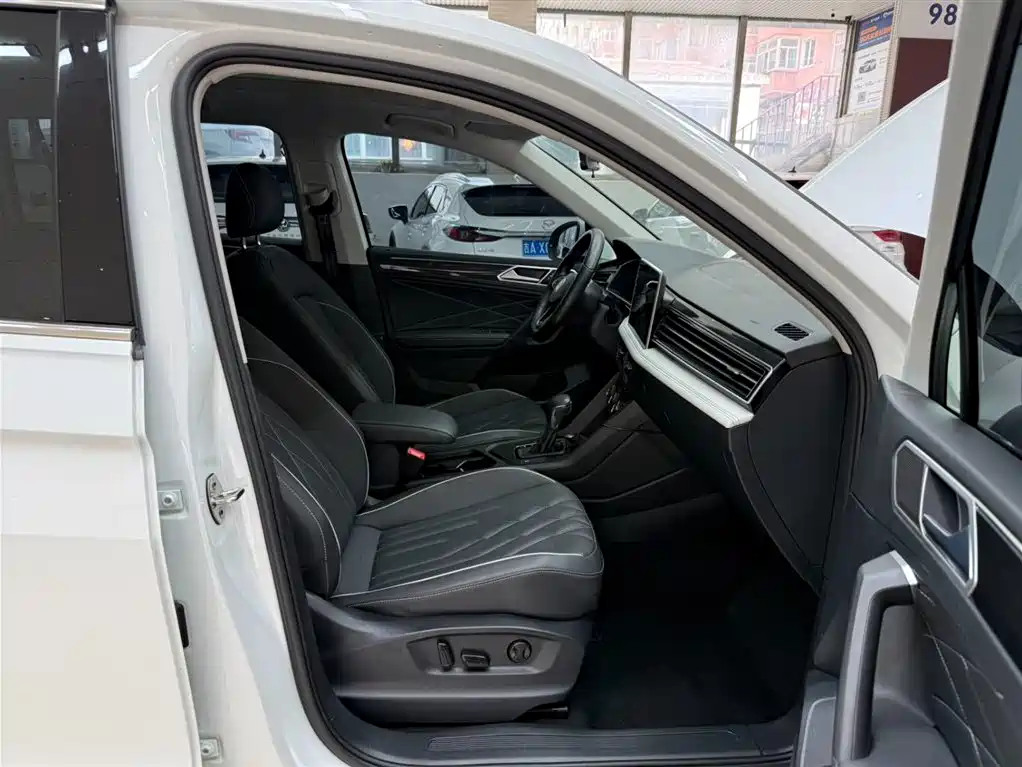 Volkswagen Tiguan L 2023 — фото 21