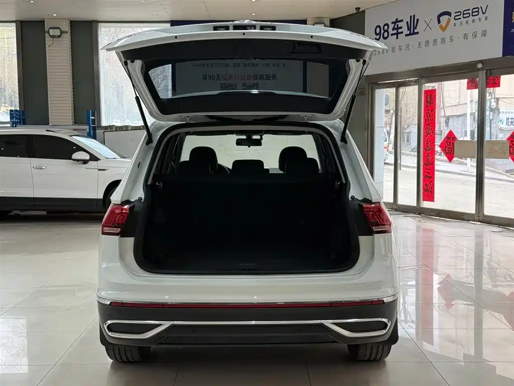 Volkswagen Tiguan L 2023 — фото 23