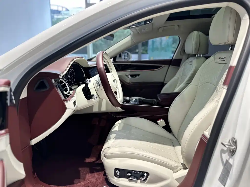 Bentley Flying Spur 2024 — фото 11