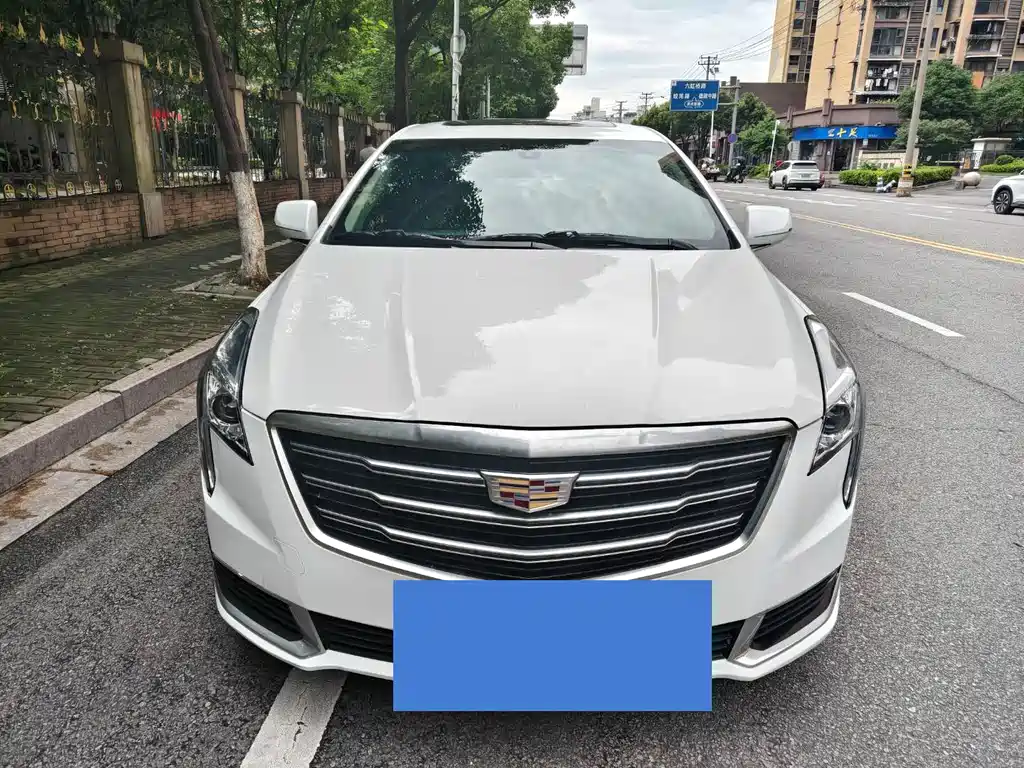 Cadillac XTS 2018 — фото 2