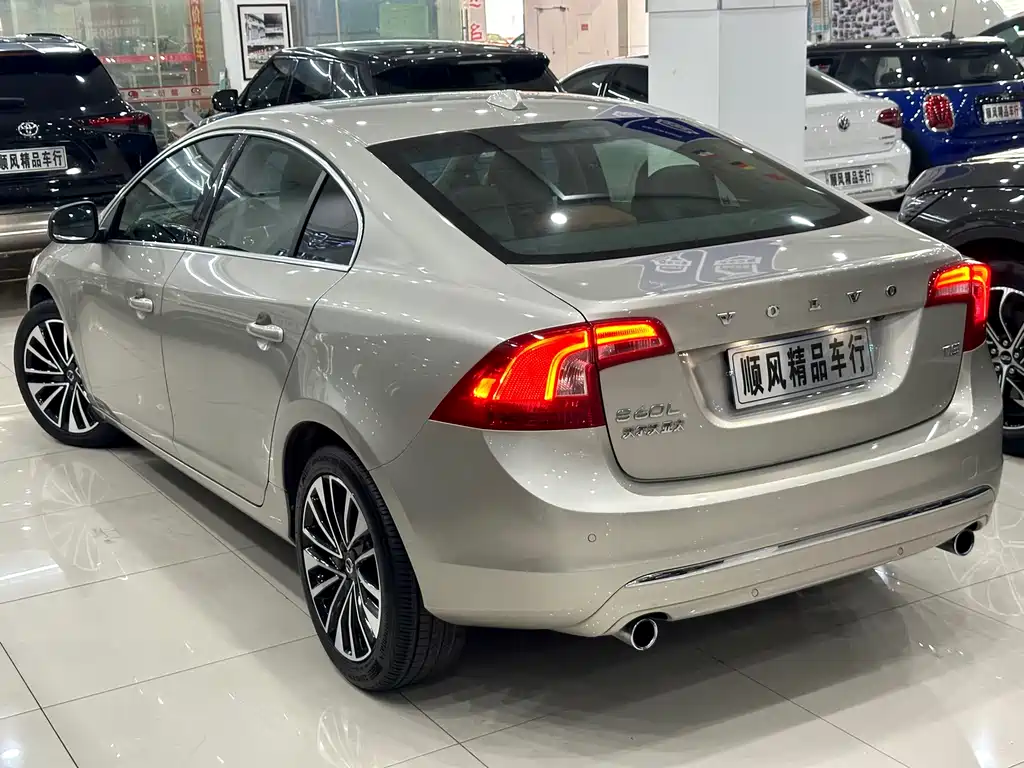 Volvo S60 2018 — фото 2