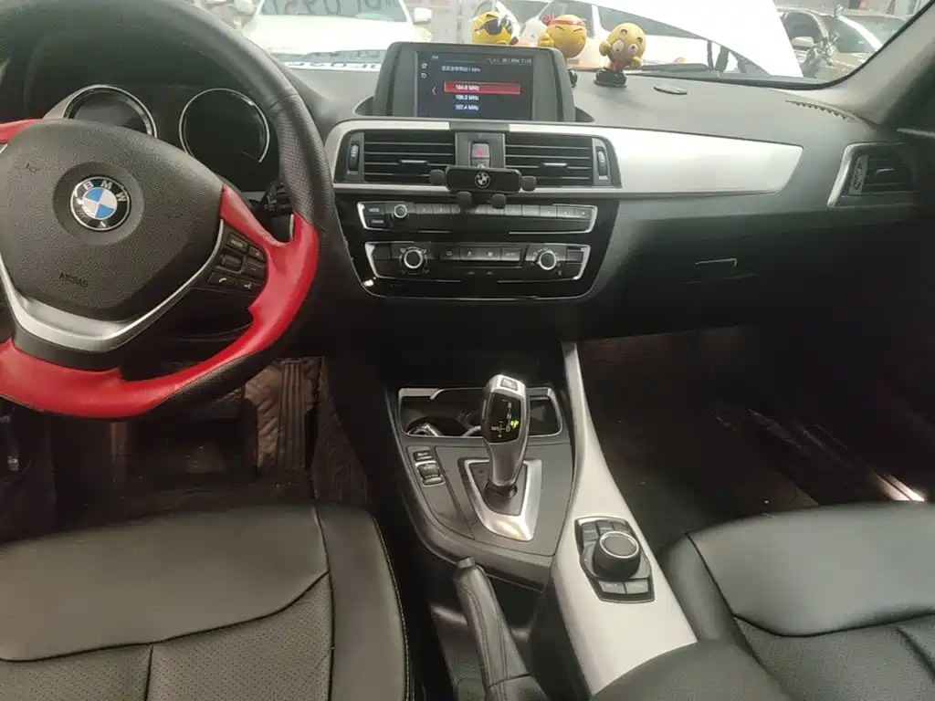 BMW 1 Series 2018 — фото 13