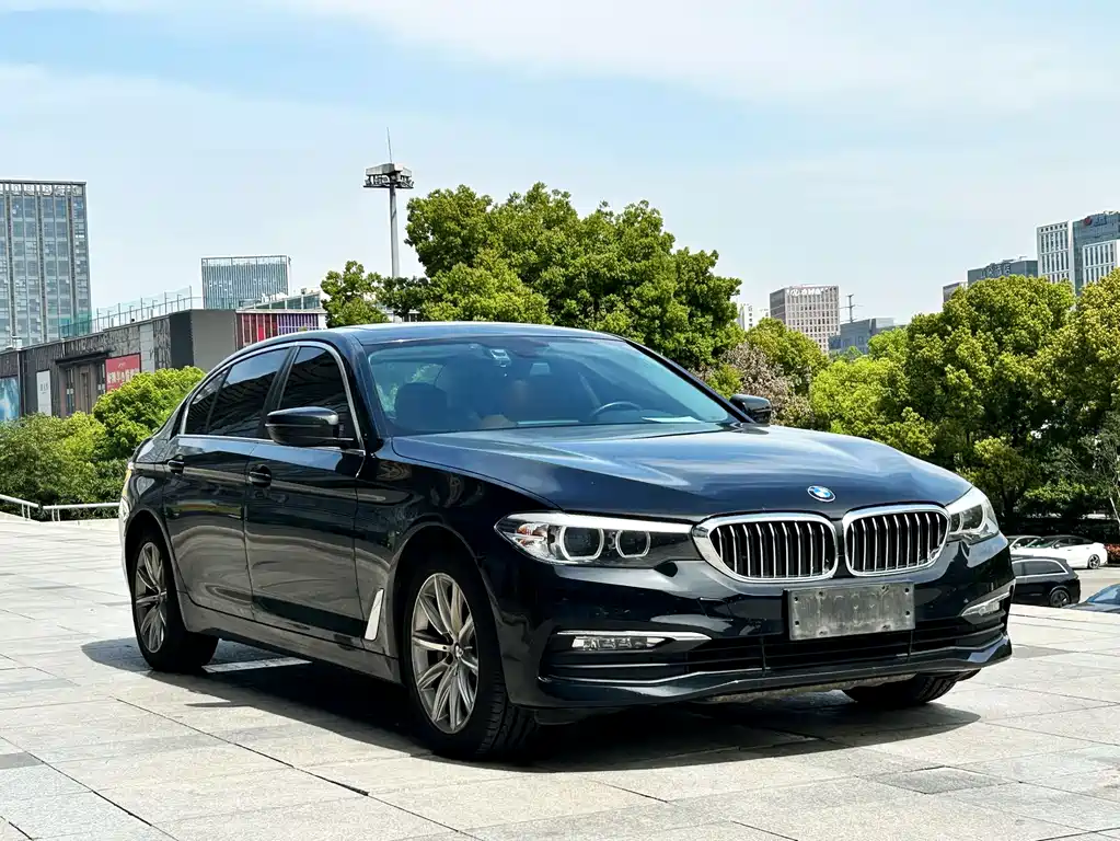 BMW 5 Series 2018 — фото 3