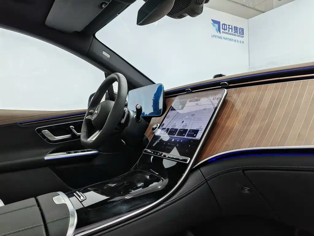 Mercedes-Benz EQE SUV 2025 — фото 15