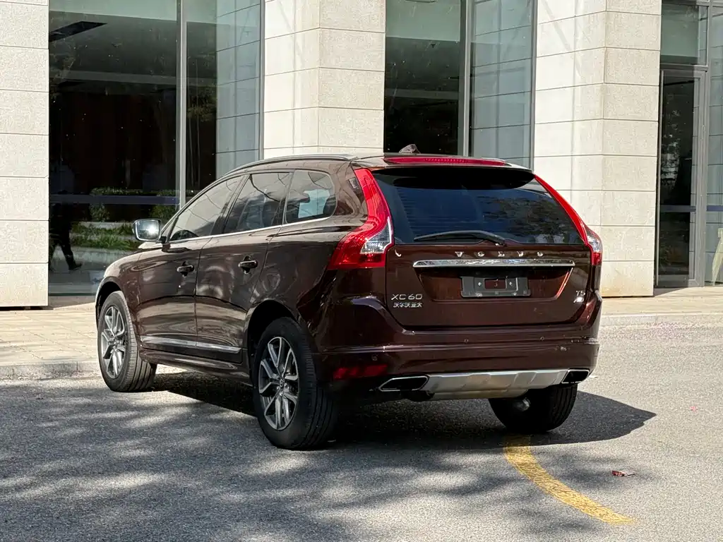 Volvo XC60 2016 — фото 18