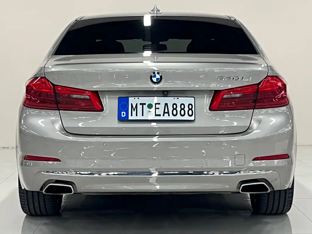 BMW 5 Series 2019 — фото 8