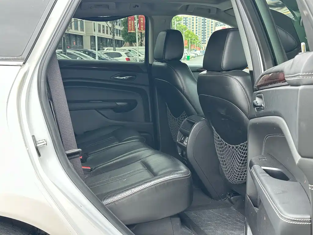Cadillac SRX 2016 — фото 12