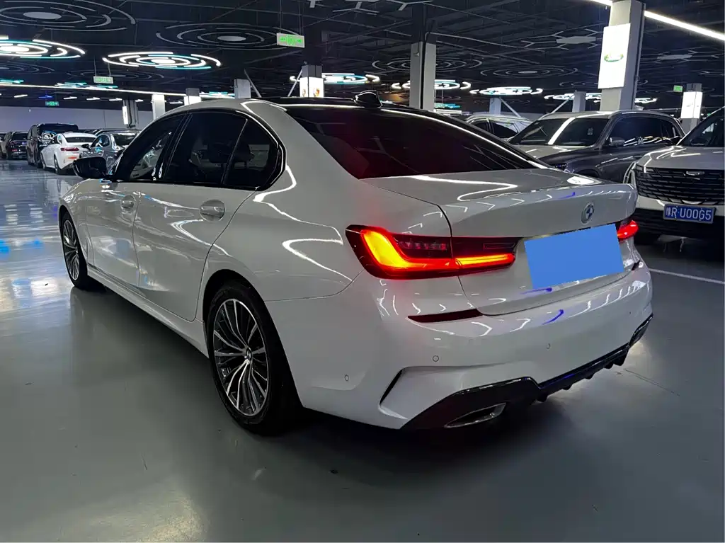 BMW 3 Series 2019 — фото 14