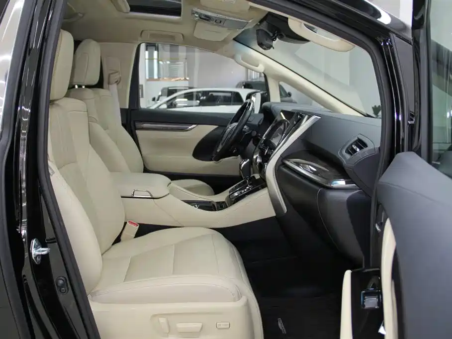 Toyota Alphard 2024 — фото 10