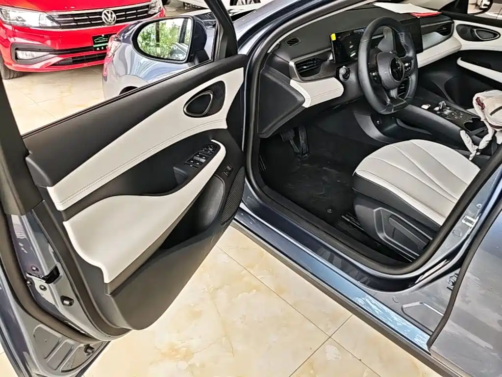 BYD Seal 05 DM-i 2025 — фото 16