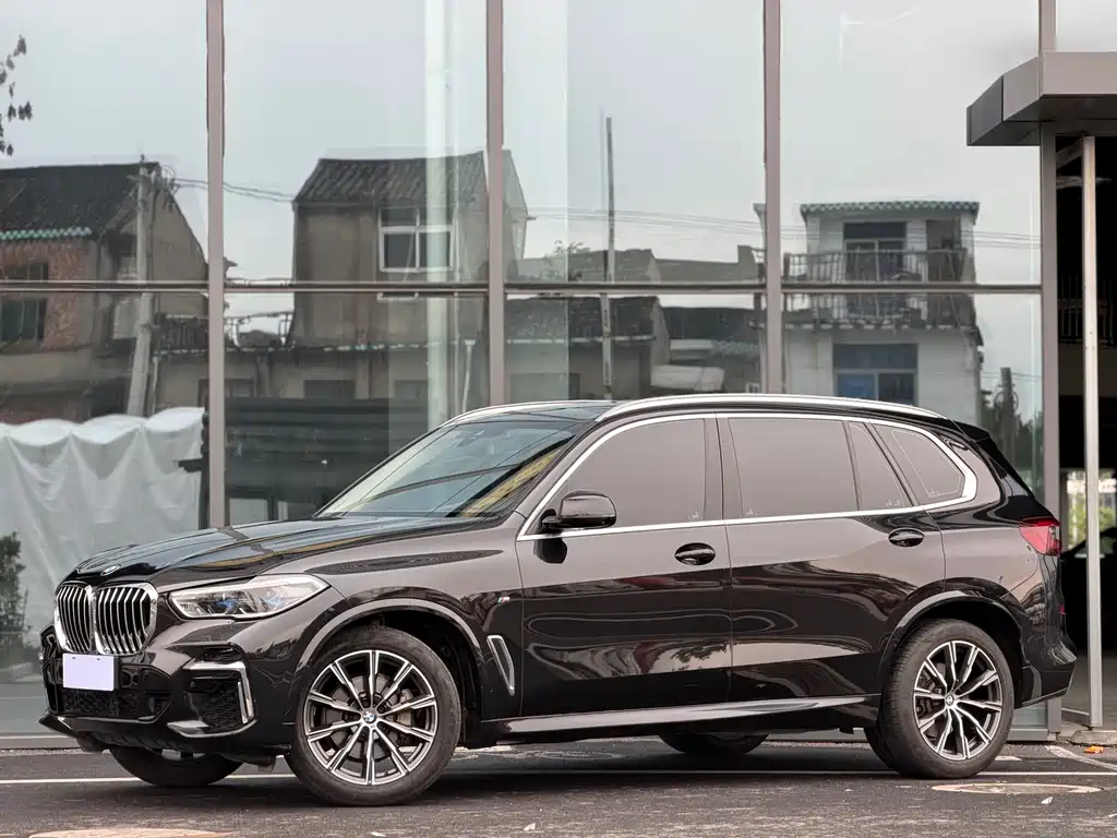 BMW X5 2022 — фото 1
