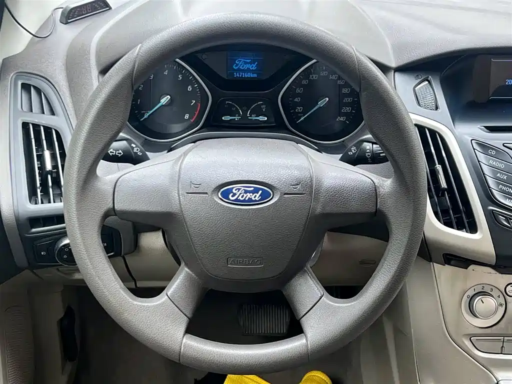 Ford Focus 2013 — фото 12