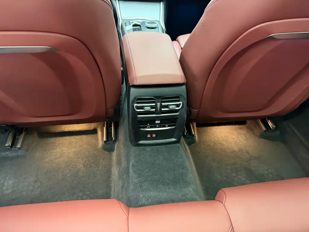 BMW 3 Series 2023 — фото 13