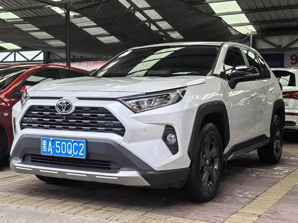 Toyota RAV4 2023 — фото 2