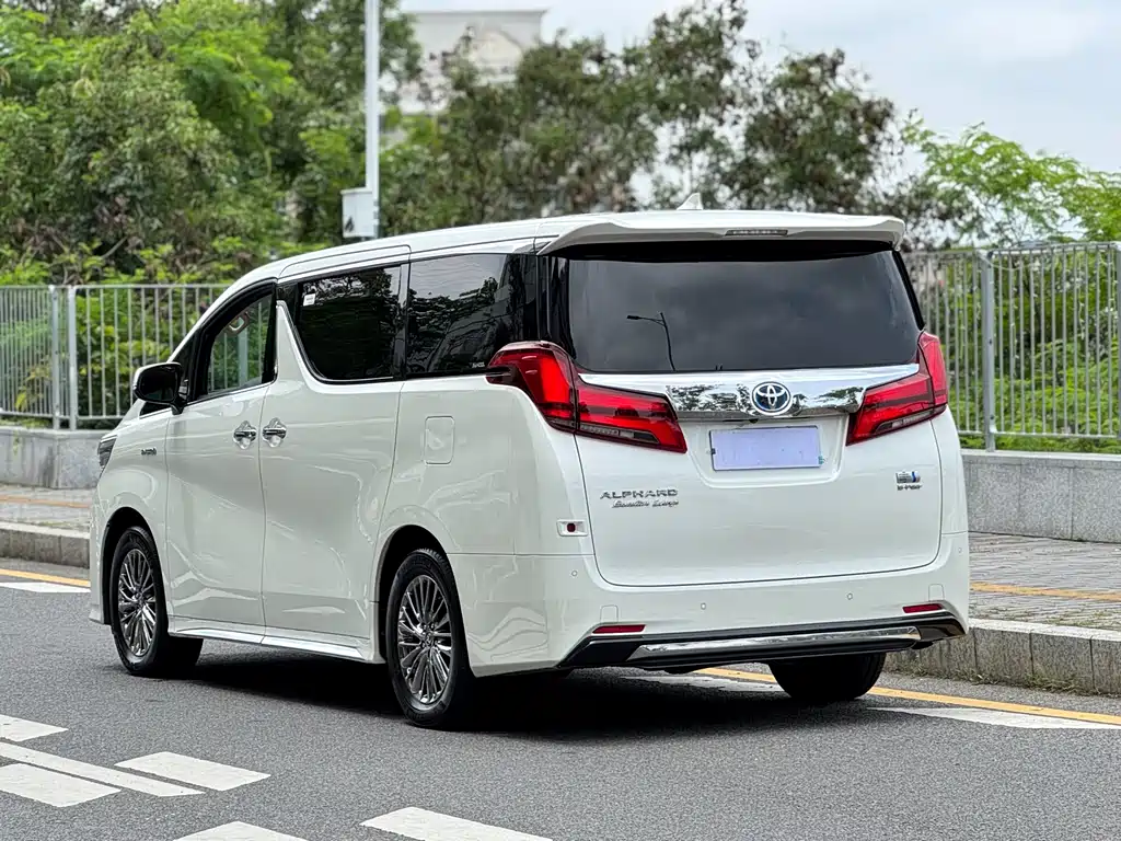 Toyota Alphard 2022 — фото 4