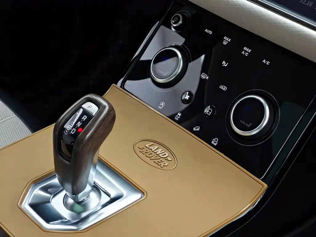 Land Rover Range Rover Evoque 2022 — фото 12