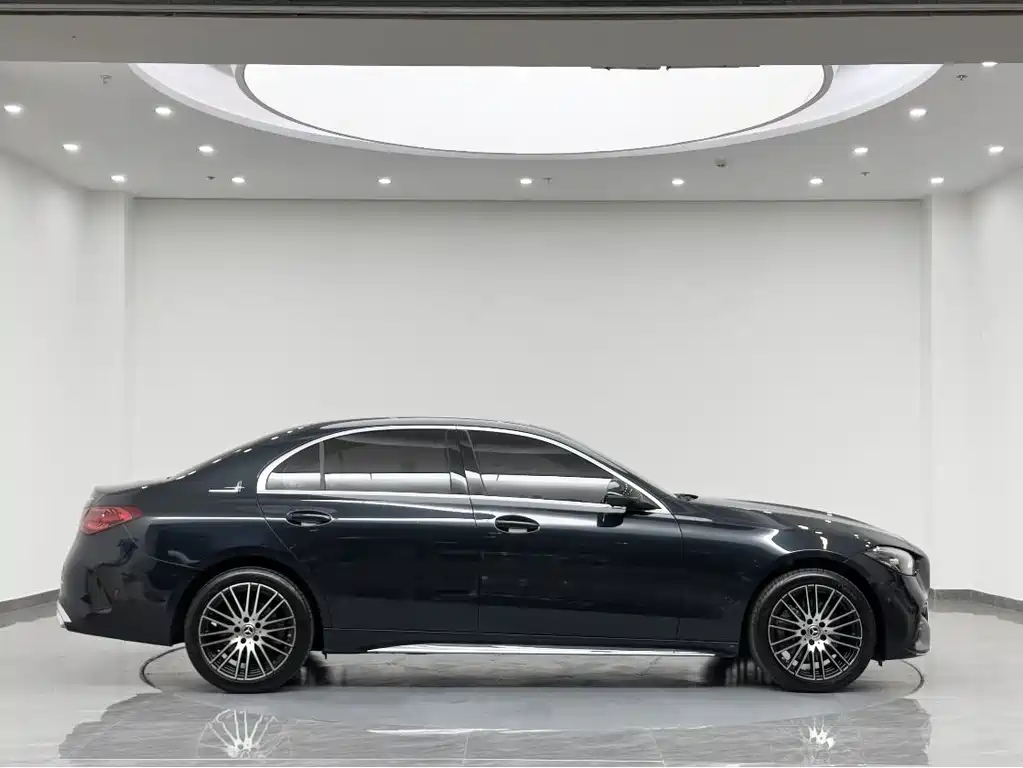 Mercedes-Benz C-Class 2024