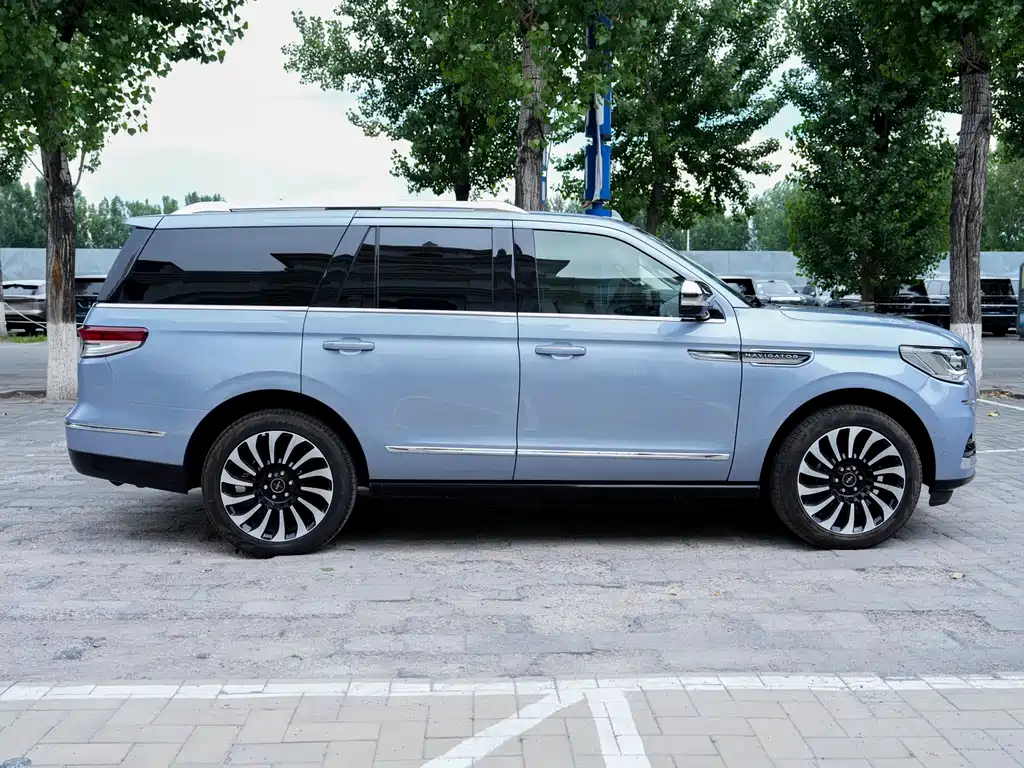 Lincoln Navigator 2022 — фото 7