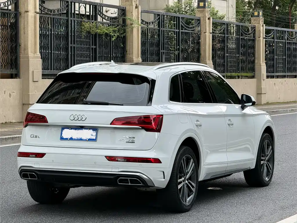 Audi Q5L 2023 — фото 17