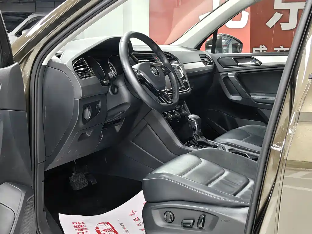 Volkswagen Tiguan L 2018 — фото 11