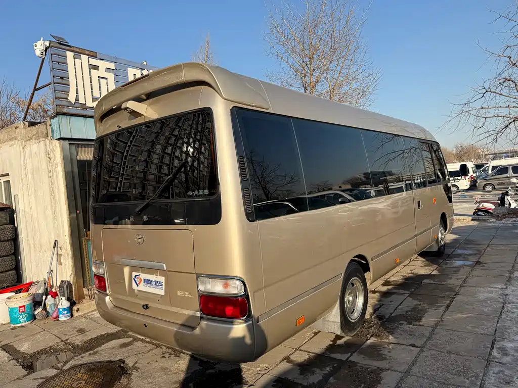 Toyota Coaster 2012 — фото 10