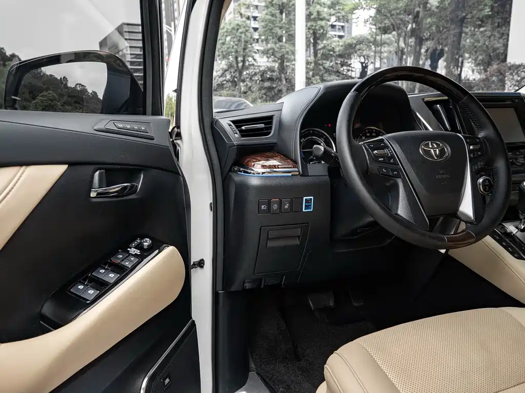 Toyota Alphard 2020 — фото 12
