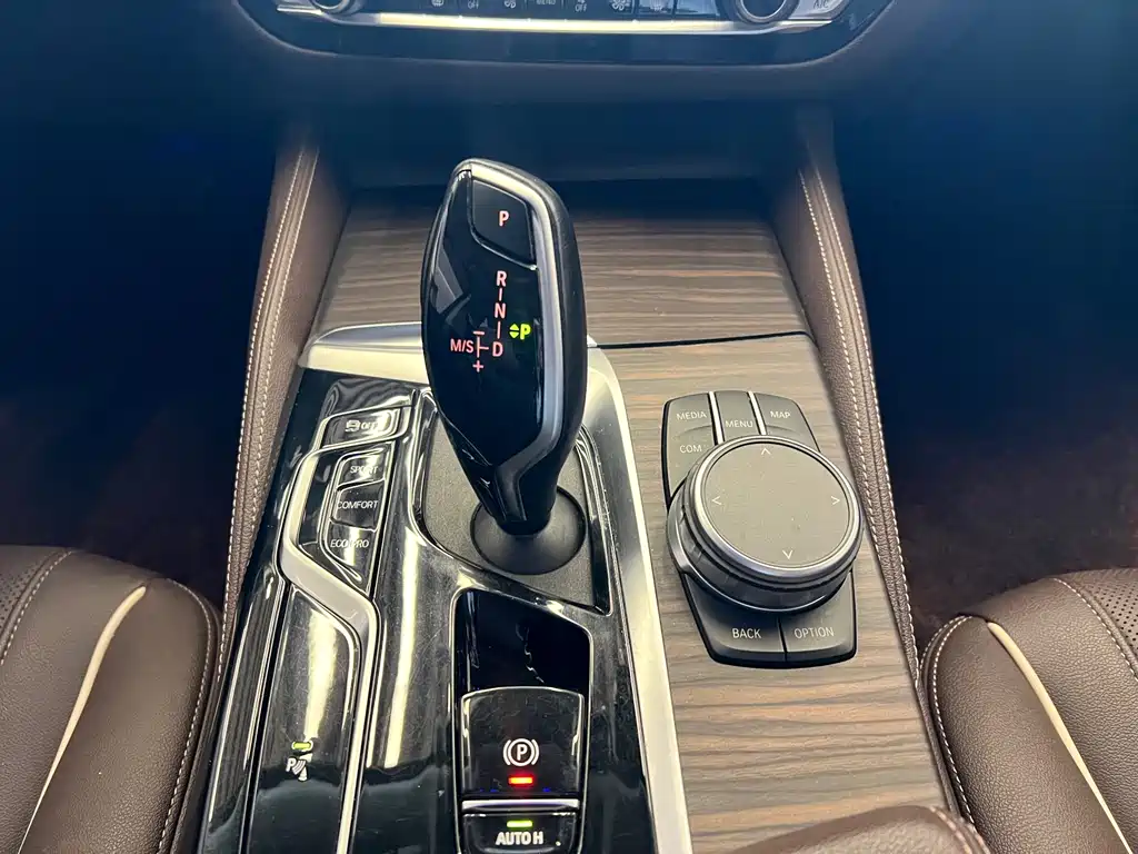 BMW 5 Series 2021 — фото 12