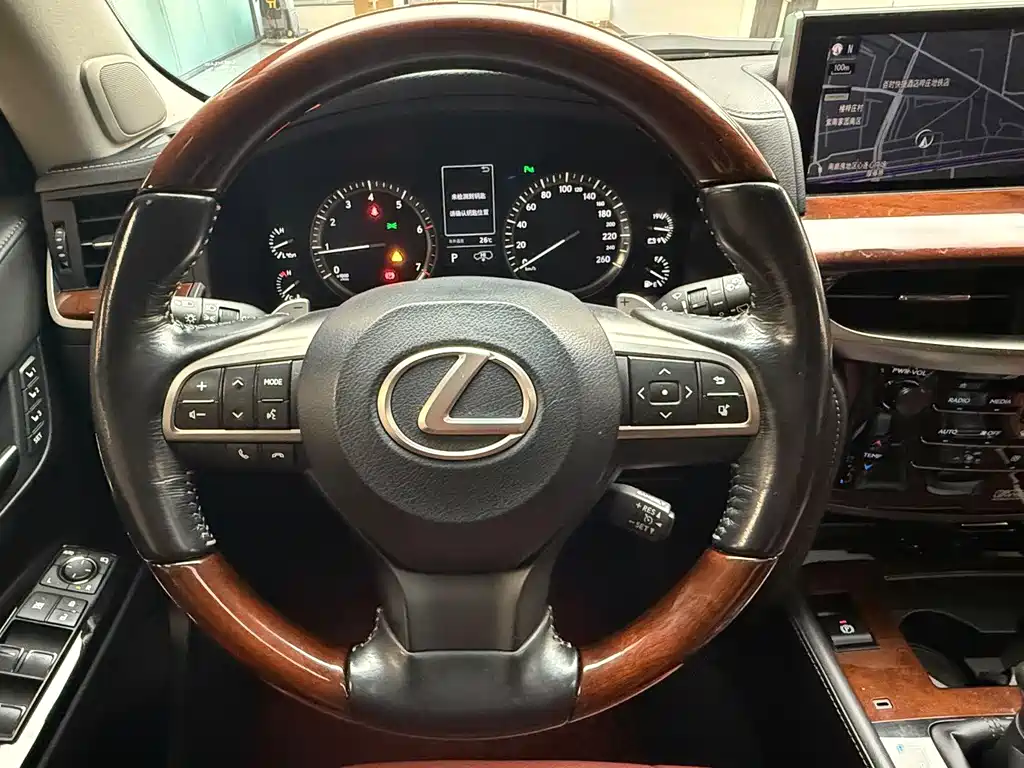 Lexus LX 2017 — фото 13