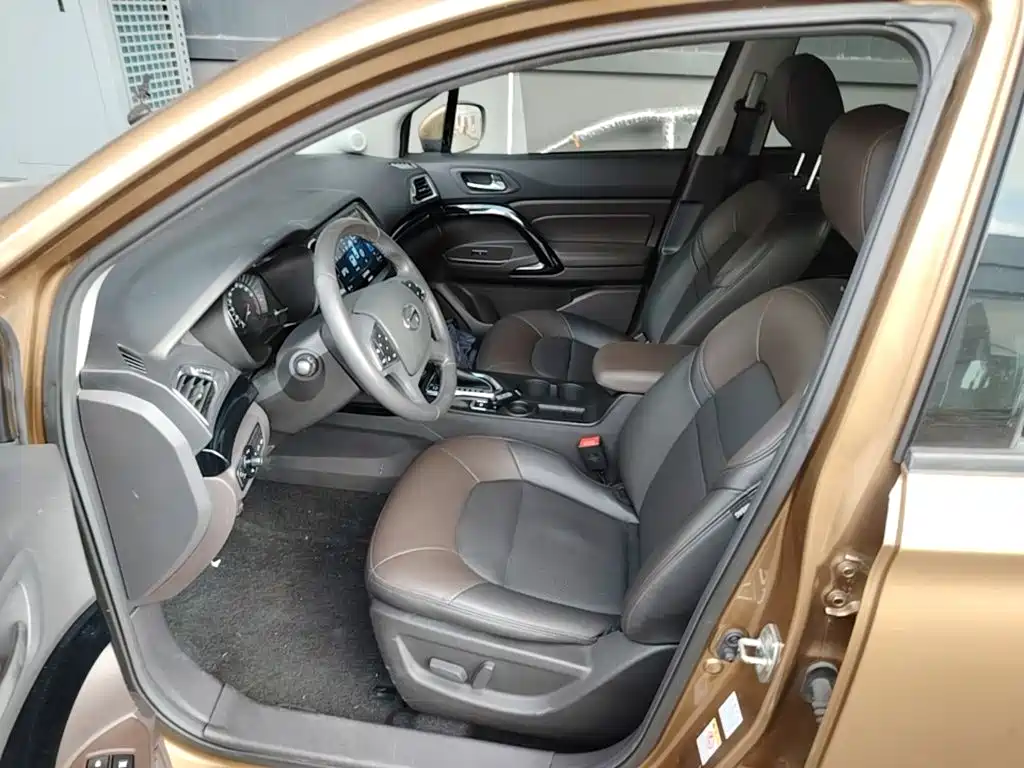 GAC Trumpchi GS4 2017 — фото 15