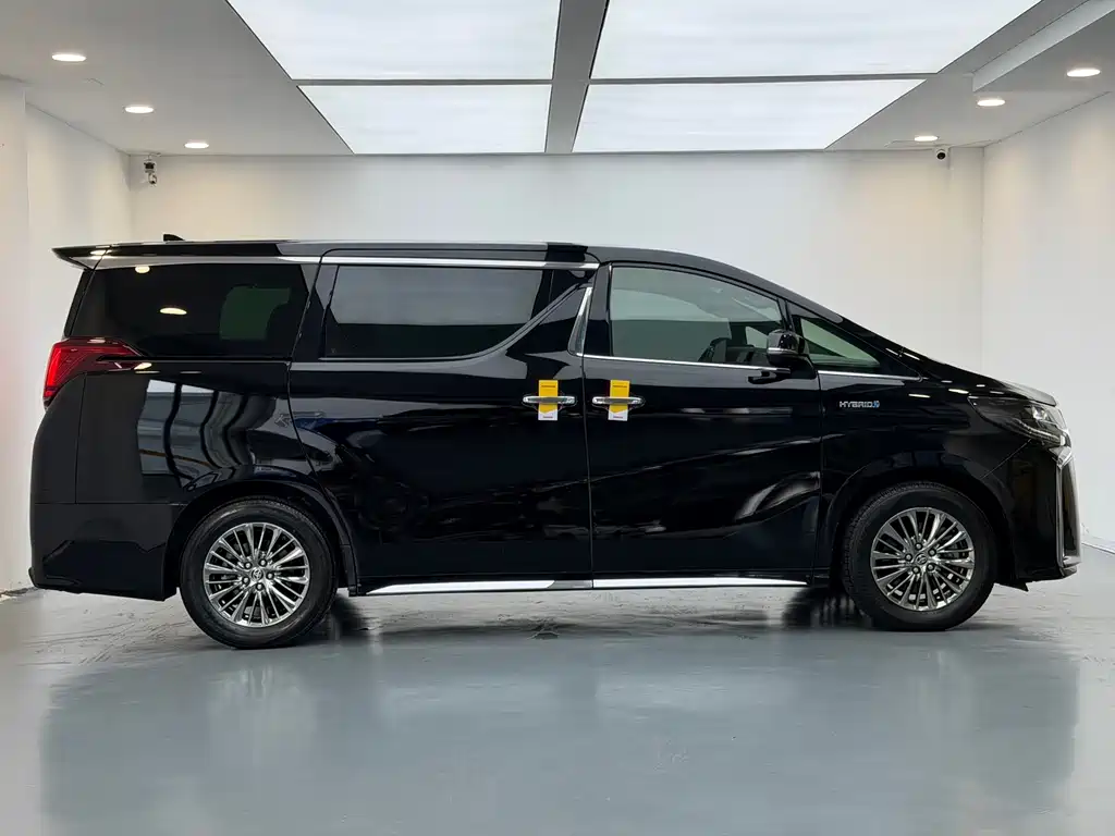 Toyota Alphard 2022 — фото 8