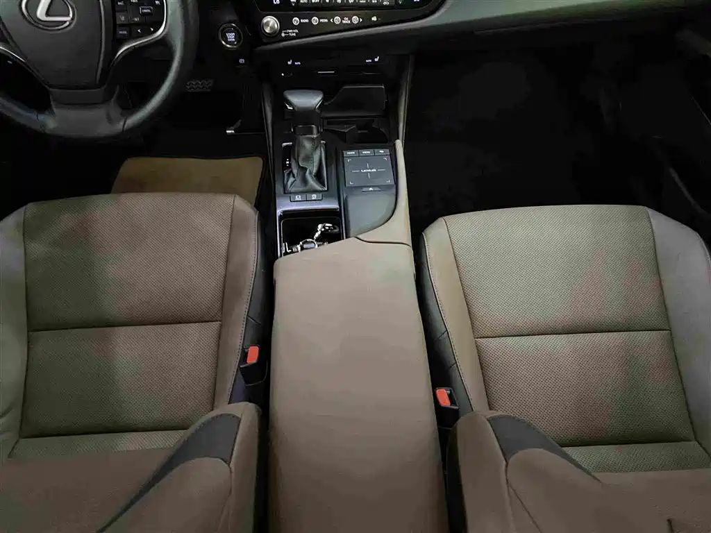 Lexus ES 2022 — фото 11