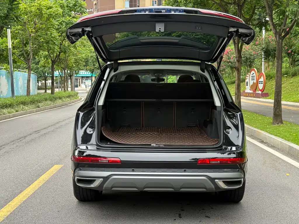 Audi Q7 2021 — фото 10
