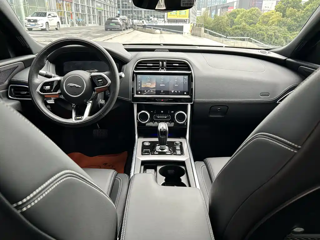 Jaguar XEL 2023 — фото 15