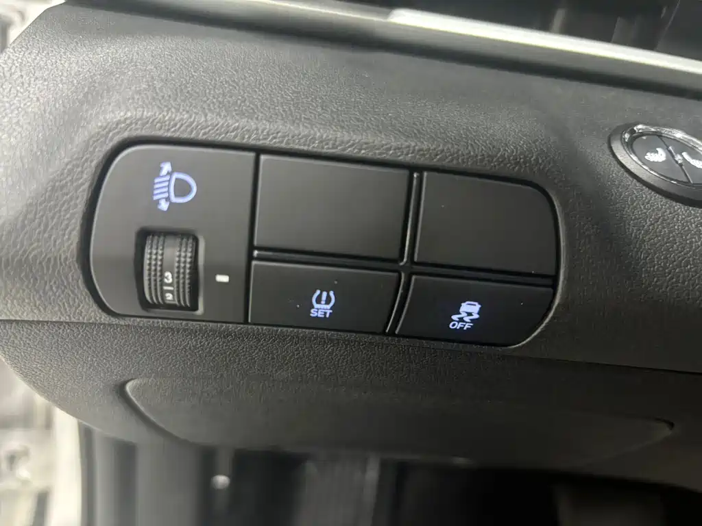 Hyundai Elantra 2023 — фото 19