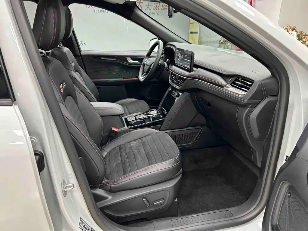 Ford Edge 2023 — фото 13