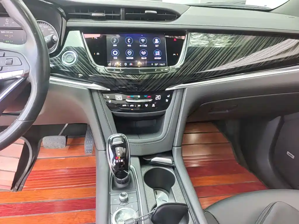 Cadillac XT6 2022 — фото 18