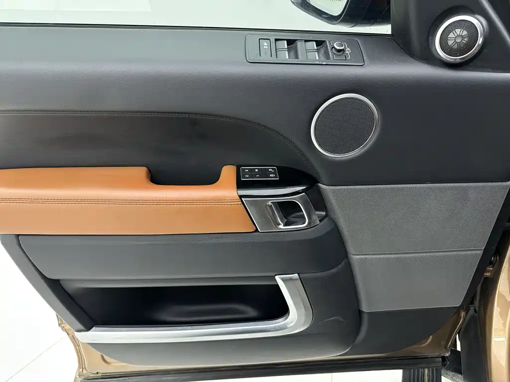Land Rover Range Rover Sport 2016 — фото 12