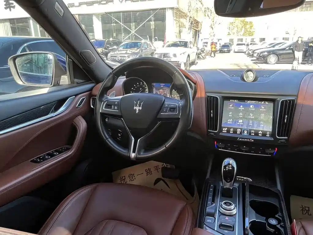 Maserati Levante 2017 — фото 24