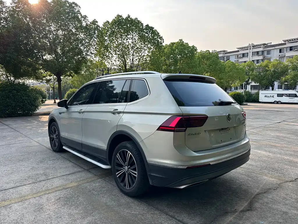 Volkswagen Tiguan L 2018 — фото 13