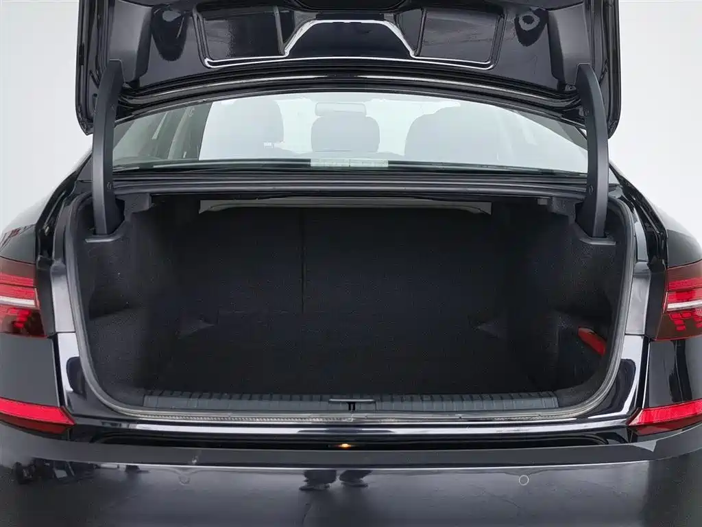 Volkswagen Passat 2023 — фото 16