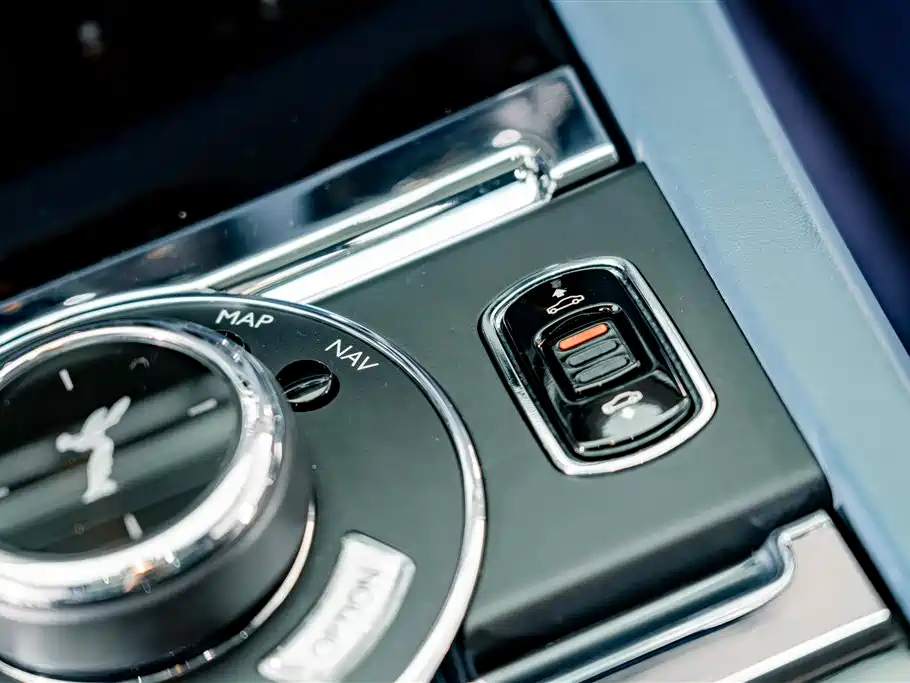Rolls-Royce Ghost 2020 — фото 15