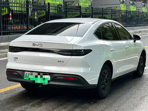 BYD Seal 05 DM-i 2025