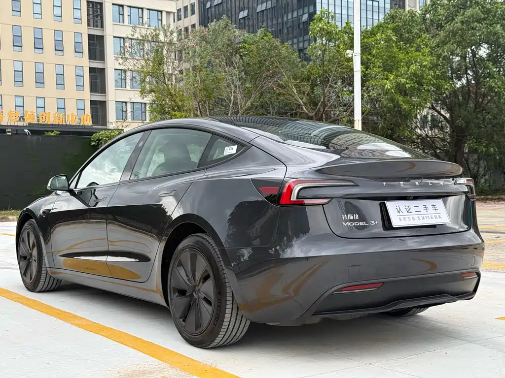 Tesla Model 3 2025 — фото 11